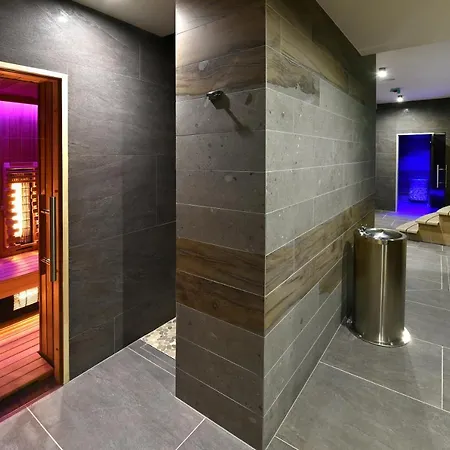 Ξενοδοχείο με διαμερίσματα Aplend Ovruc 4*