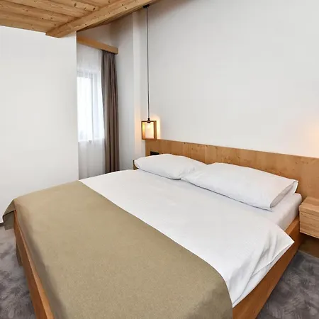 Aparthotel Aplend Ovruc