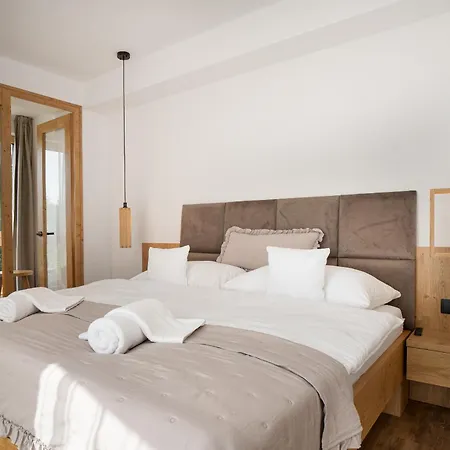 Aparthotel Aplend Ovruc *